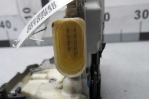 Изображение товара 102830 - 00127618 zamok dveri zadnej pravoj Toyota Corolla Verso 3