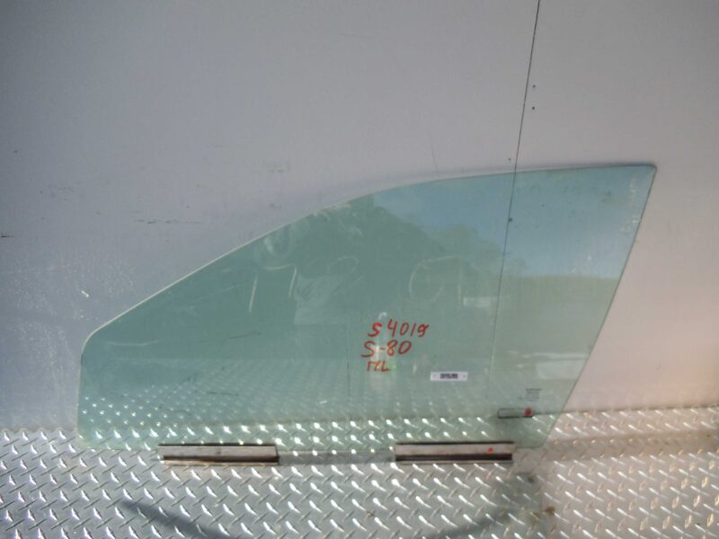 Изображение товара 128305 - 00128305 steklo dveri perednej levoj Volvo 850