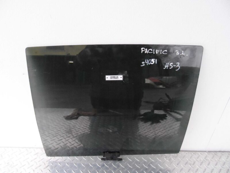 Изображение товара 128905 - 00128905 steklo dveri zadnej levoj