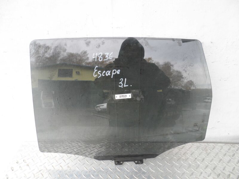 Изображение товара 132427 - 00132427 steklo dveri zadnej levoj