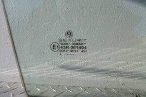 Изображение товара 132600 - 00132600 steklo dveri perednej pravoj Toyota Carina E 2