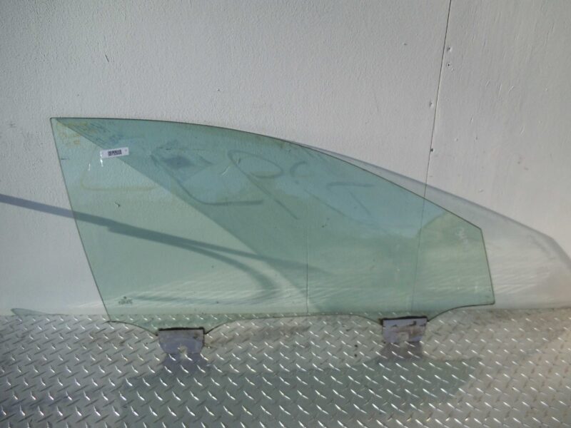 Изображение товара 132600 - 00132600 steklo dveri perednej pravoj Toyota Carina E