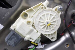 Изображение товара 132715 - 00132715 steklopodemnik zadnij levyj Ford Explorer 2