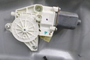 Изображение товара 133726 - 00133726 steklopodemnik perednij pravyj Ford Escort 1