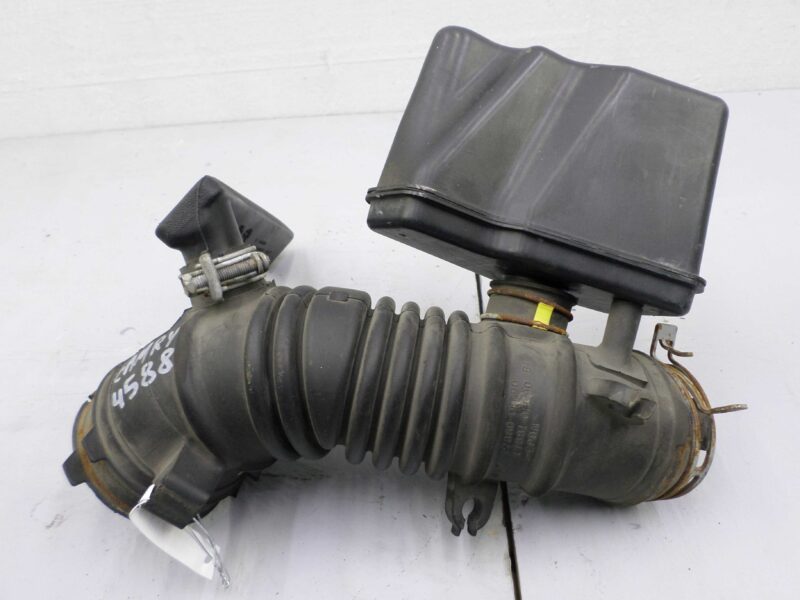 Изображение товара 134177 - 00134177 patrubok vozdushnogo filtra Subaru Tribeca