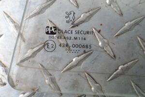 Изображение товара 134577 - 00134577 steklo dveri zadnej levoj Mercedes SLK 1