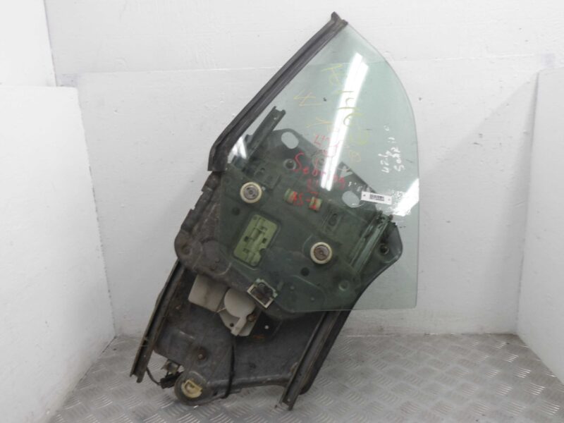 Изображение товара 134984 - 00134984 steklo kuzovnoe levoe