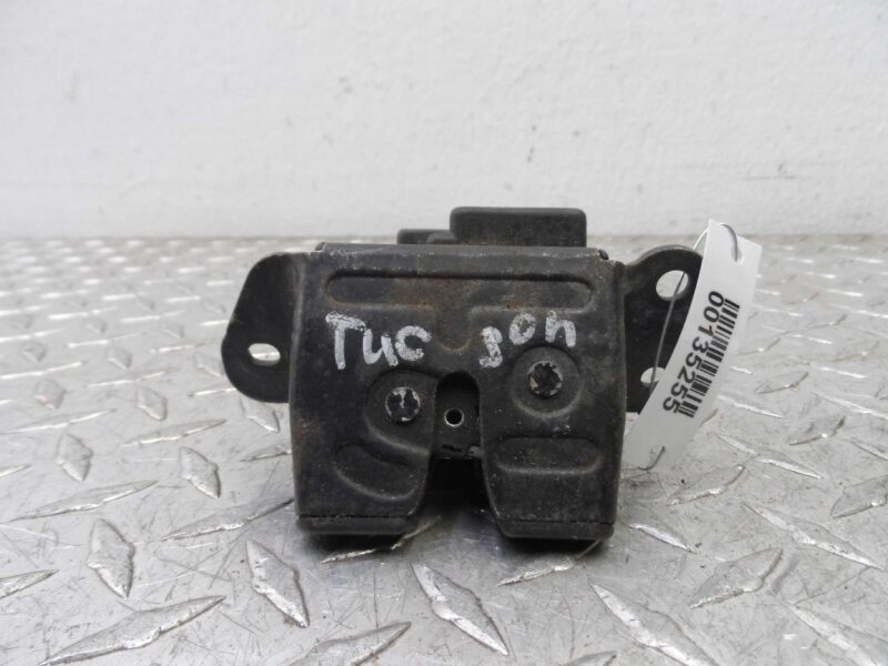 Изображение товара 135255 - 00135255 zamok bagazhnika Mercedes CLA