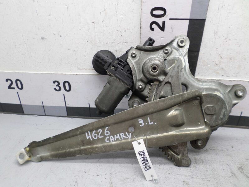 Изображение товара 135359 - 00135359 steklopodemnik zadnij levyj Subaru Legacy