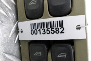 Изображение товара 135582 - 00135582 knopka steklopodemnika Volvo V40 3