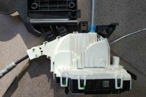 Изображение товара 136699 - 00136699 zamok dveri zadnej levoj Ford Mondeo 1