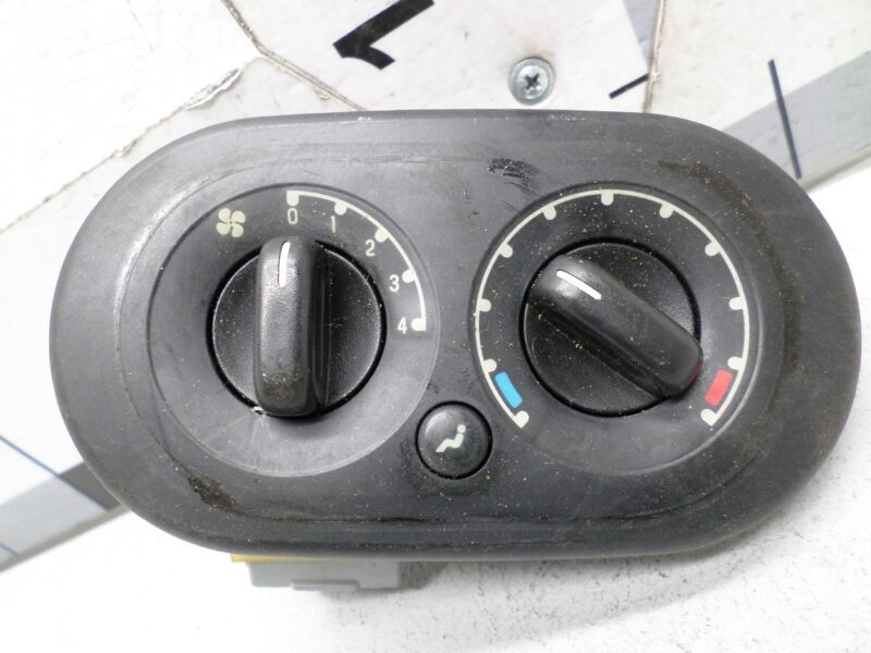 Изображение товара 136866 - 00136866 pereklyuchatel otopitelya BMW 4 Series