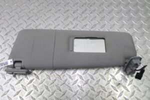 Изображение товара 136947 - 00136947 kozyrek solntsezaschitnyj Toyota Carina E