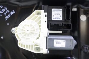 Изображение товара 137135 - 00137135 steklopodemnik perednij pravyj Volvo S40 1