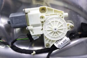 Изображение товара 104253 - 00137451 steklopodemnik perednij levyj Honda Ridgeline 1