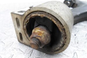 Изображение товара 138099 - 00138099 rychag perednij pravyj nizhnij Pontiac Vibe 2