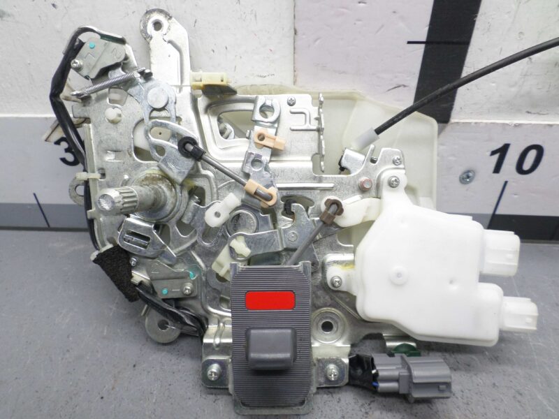 Изображение товара 139073 - 00139073 zamok dveri zadnej levoj