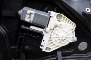 Изображение товара 139331 - 00139331 steklopodemnik perednij pravyj Volkswagen Lupo 3