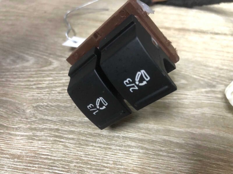 Изображение товара 140443 - 00140443 knopka salona Toyota Corolla Verso