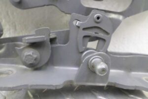 Изображение товара 140941 - 00140941 petlya kapota pravaya 2