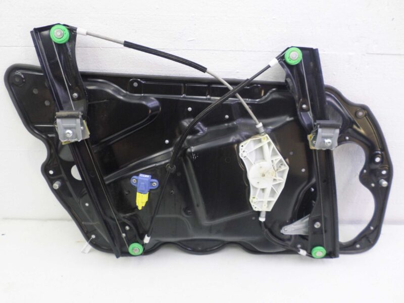 Изображение товара 141150 - 00141150 steklopodemnik perednij pravyj Volvo S40