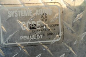 Изображение товара 141238 - 00141238 steklo dveri perednej levoj Mercedes SLK 1