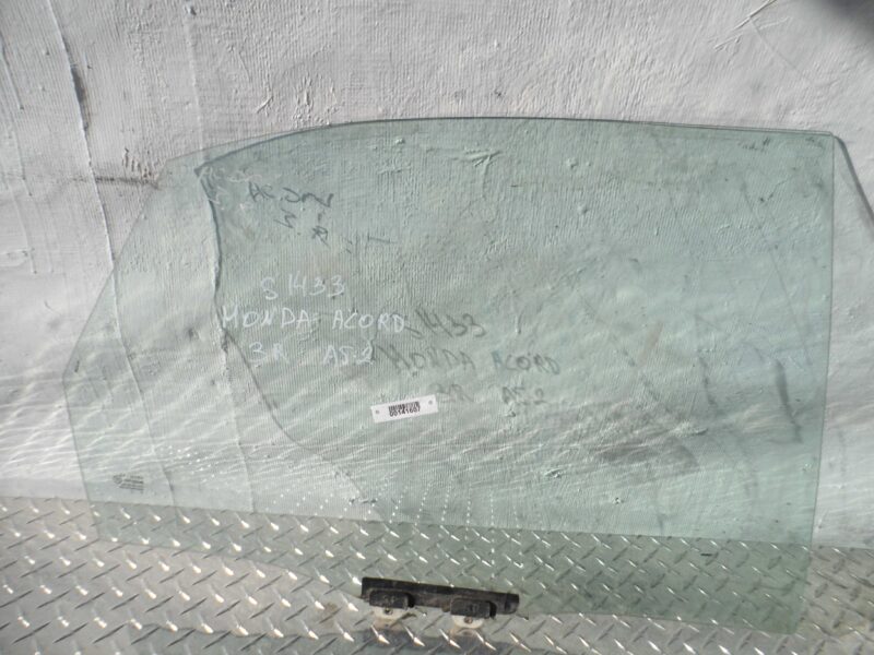 Изображение товара 141607 - 00141607 steklo dveri zadnej pravoj Chevrolet Express