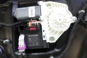 Изображение товара 141708 - 00141708 steklopodemnik perednij levyj Volvo S40 2