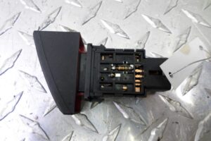 Изображение товара 141893 - 00141893 knopka avarijnoj signalizatsii 3