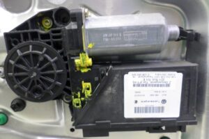 Изображение товара 142421 - 00142421 steklopodemnik perednij levyj Toyota Carina E 2