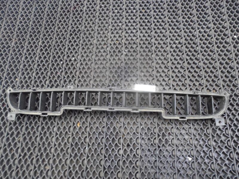 Изображение товара 143061 - 00143061 zaglushka (reshetka) v bamper Audi 80