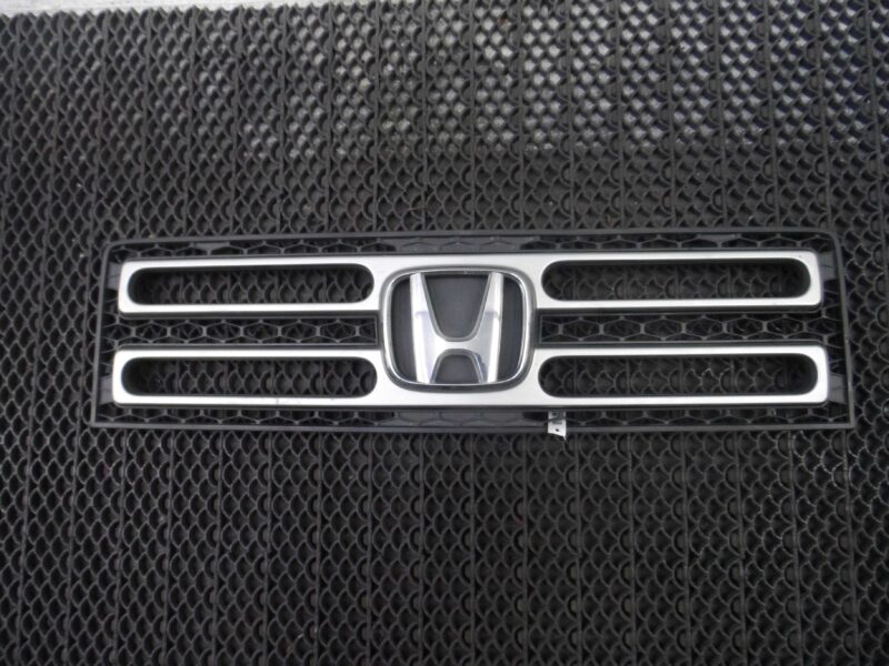 Изображение товара 143668 - 00143668 reshetka radiatora Renault Logan