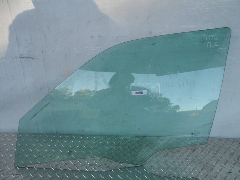 Изображение товара 143746 - 00143746 steklo dveri perednej levoj Mercedes SLK