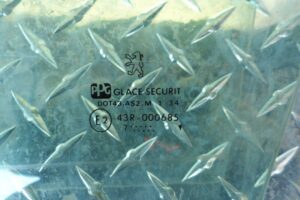 Изображение товара 143942 - 00143942 steklo dveri perednej levoj Mercedes SLK 1