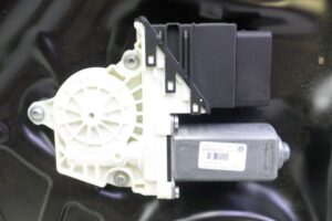 Изображение товара 145269 - 00145269 steklopodemnik zadnij levyj Volvo S40 1