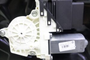 Изображение товара 146031 - 00146031 steklopodemnik zadnij levyj Volvo S40 2