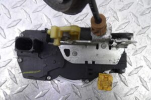 Изображение товара 146036 - 00146036 zamok dveri perednej pravoj Opel Omega 1