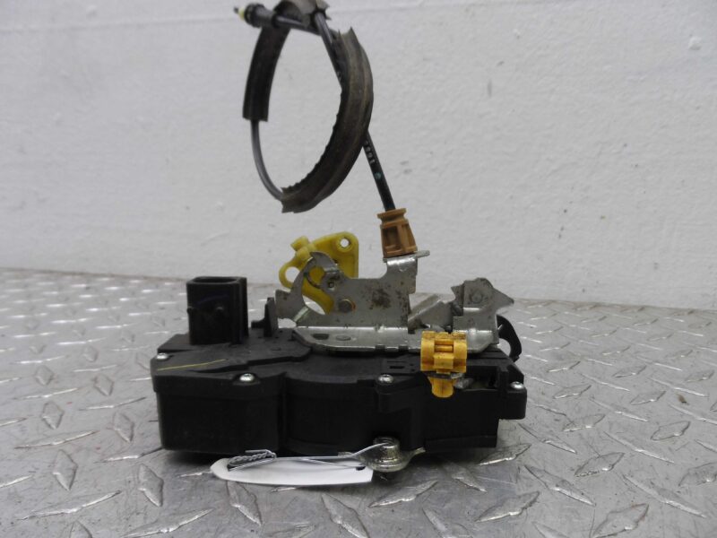 Изображение товара 146036 - 00146036 zamok dveri perednej pravoj Opel Omega