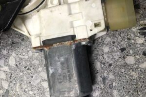 Изображение товара 146127 - 00146127 steklopodemnik perednij pravyj 2