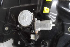 Изображение товара 148165 - 00148165 steklopodemnik perednij levyj Peugeot 4007 1