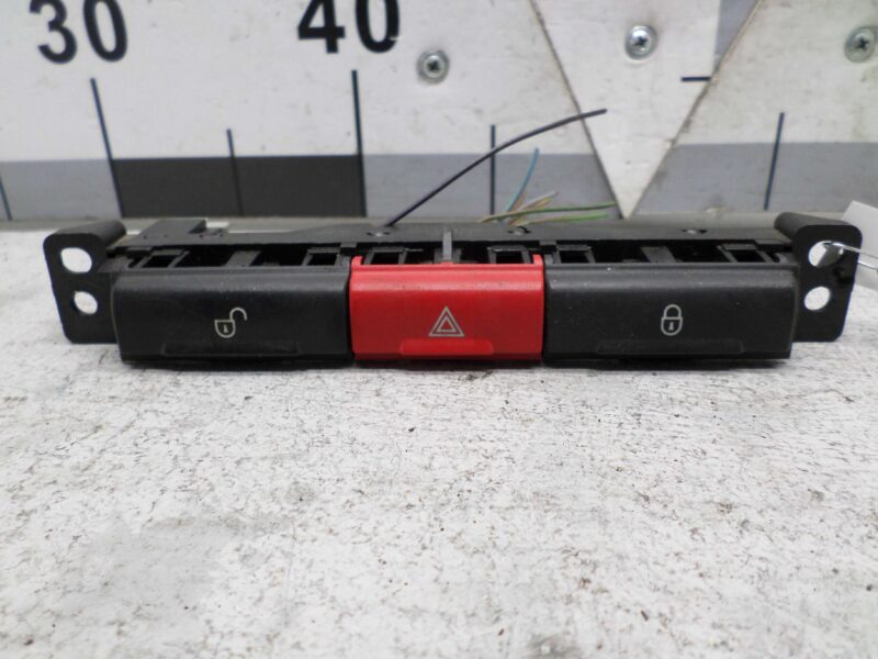 Изображение товара 149405 - 00149405 knopka avarijnoj signalizatsii Audi A8