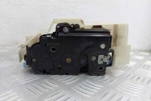 Изображение товара 150017 - 00150017 zamok dveri perednej pravoj Mercedes A klasse 3