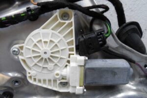 Изображение товара 158991 - 00158991 steklopodemnik zadnij levyj 2