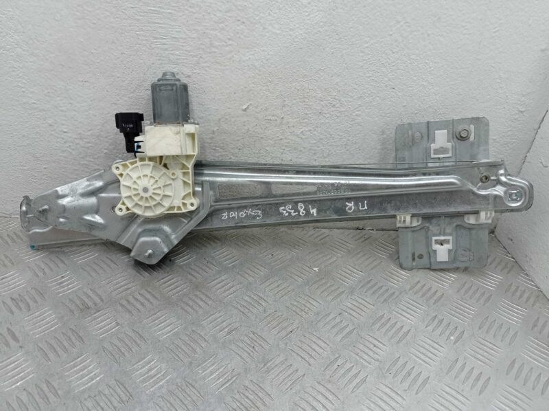 Изображение товара 169848 - 00169848 steklopodemnik perednij pravyj Skoda Yeti