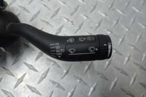 Изображение товара 178392 - 00178392 pereklyuchatel podrulevoj (strekoza) Toyota Matrix 1