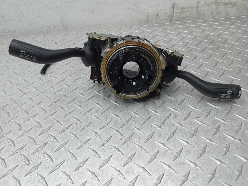 Изображение товара 180392 - 00180392 pereklyuchatel podrulevoj (strekoza) Toyota Matrix