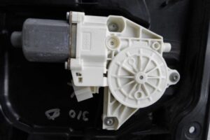 Изображение товара 181992 - 00181992 steklopodemnik zadnij levyj Ford Mondeo 2