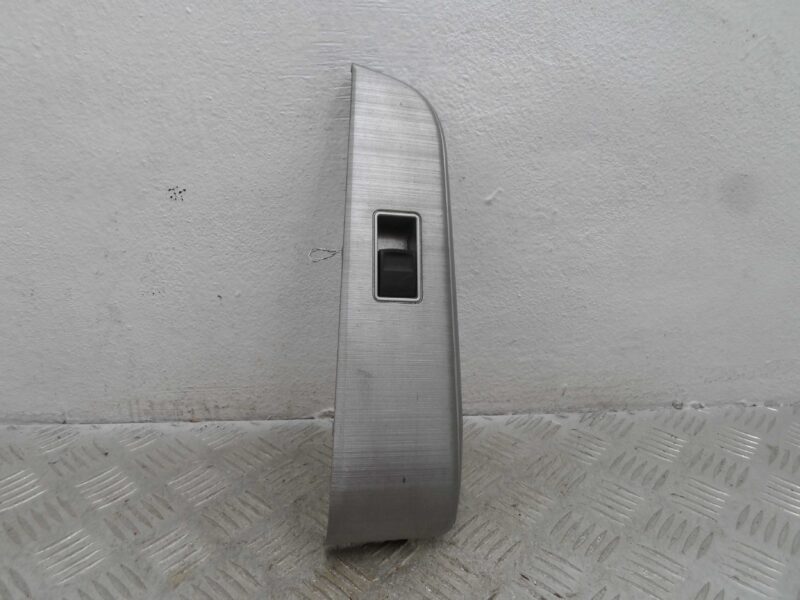 Изображение товара 184208 - 00184208 knopka steklopodemnika Subaru Legacy