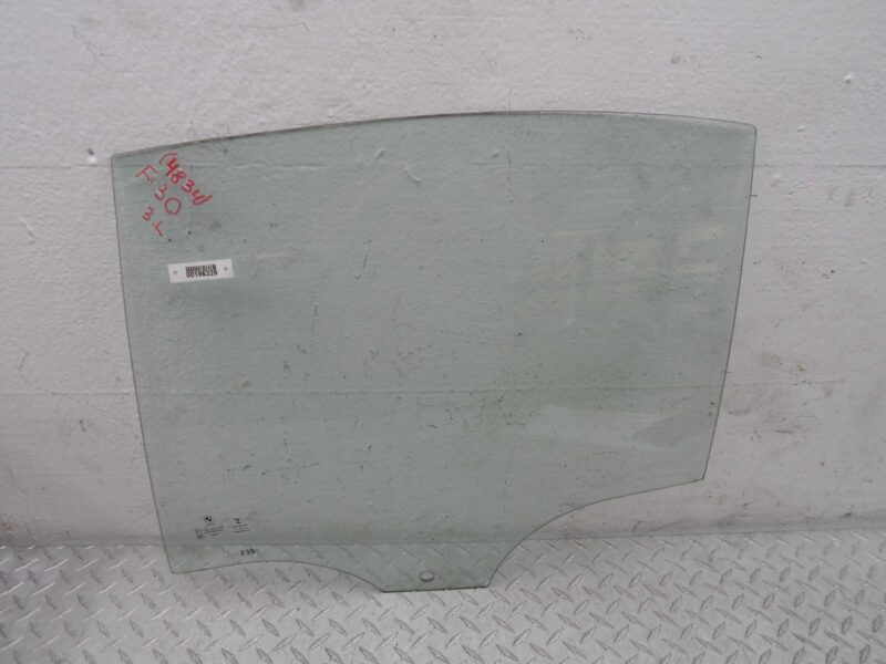 Изображение товара 186329 - 00186329 steklo dveri zadnej levoj