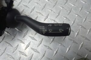 Изображение товара 188470 - 00188470 pereklyuchatel podrulevoj (strekoza) Toyota Matrix 1